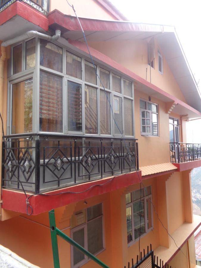 Deluxe Homestay Apartments With Kitchen In Shimla Exterior photo